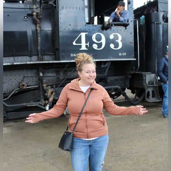 Meet your Posher, Jessica - Picture 4 of 4